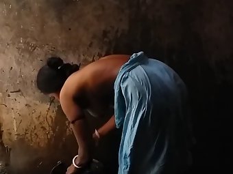 Aunty Taking Sexy Bath In Shower