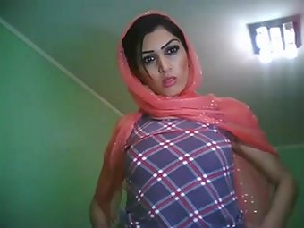 Sexy pakistani college girl performing on live cam